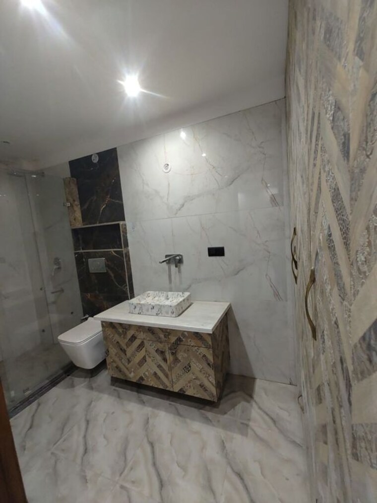 Bathroom, sector 42 3 Bedroom 2000 Sq.Ft. Builder Floor In Sector 42 Gurgaon 10396878