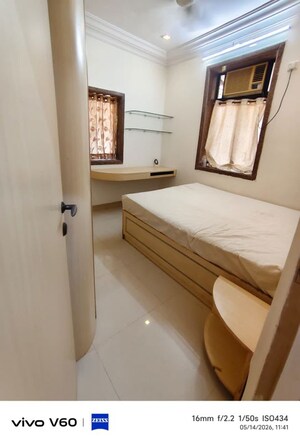 Room in 1.5 BHK Apartment at Adarsh Nagar CHS Worli, Worli – for Rent