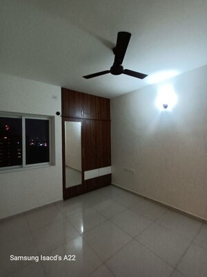 Room in 3 BHK Apartment at Vajram Newtown, Thanisandra Main Road – for Rent