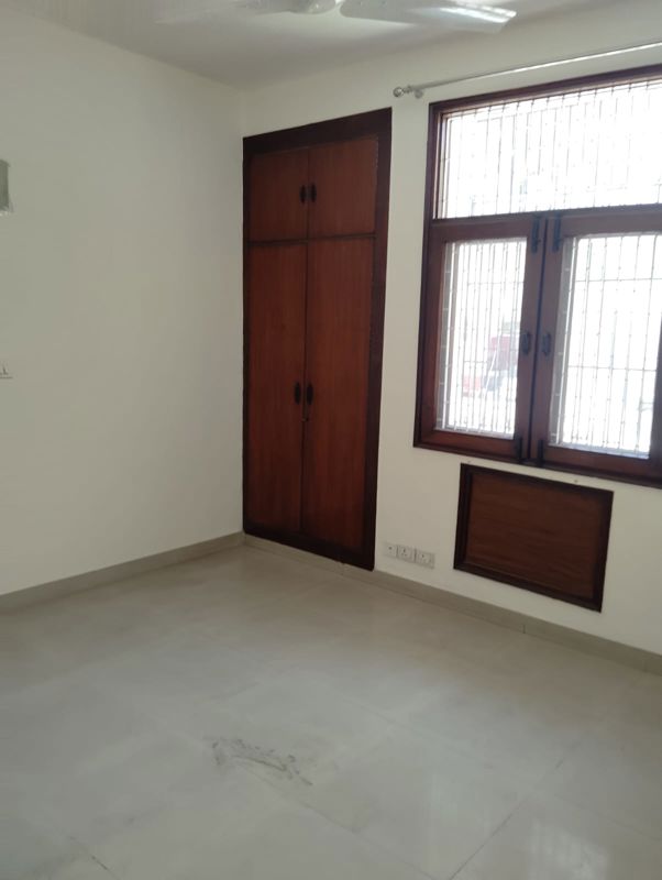 3.5 BHK + Servant Room Builder Floor For Rent in Safdarjung Enclave