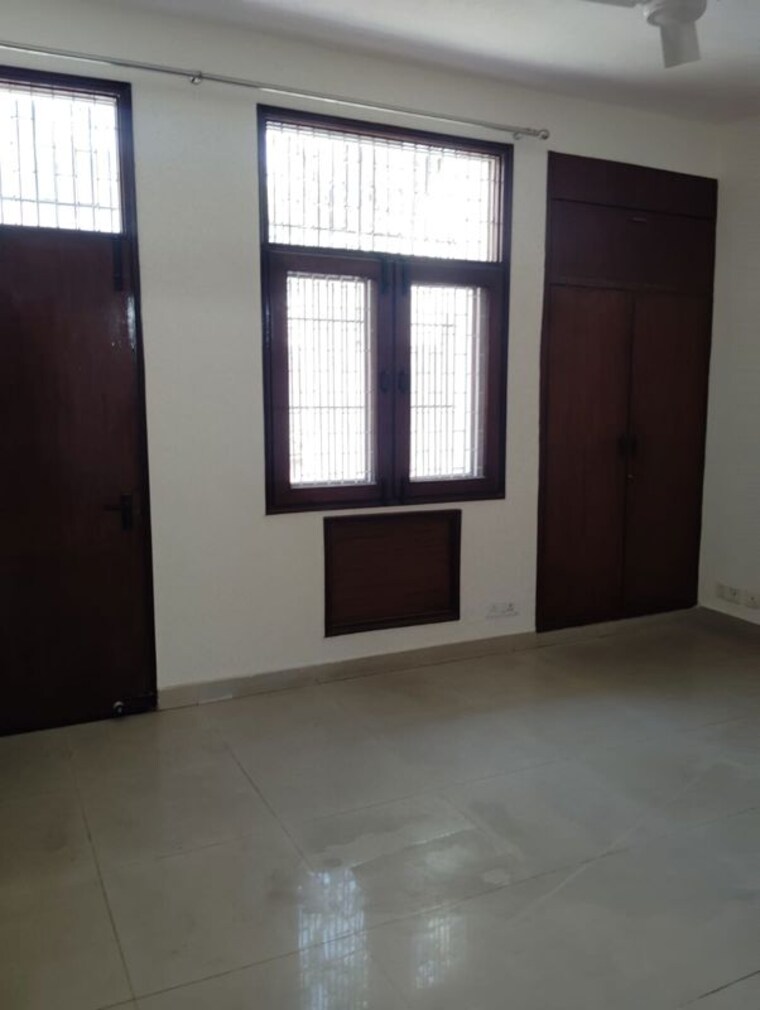 Room, safdarjung enclave 3.5 Bedroom 2500 Sq.Ft. Builder Floor In Safdarjung Enclave Delhi 10396927