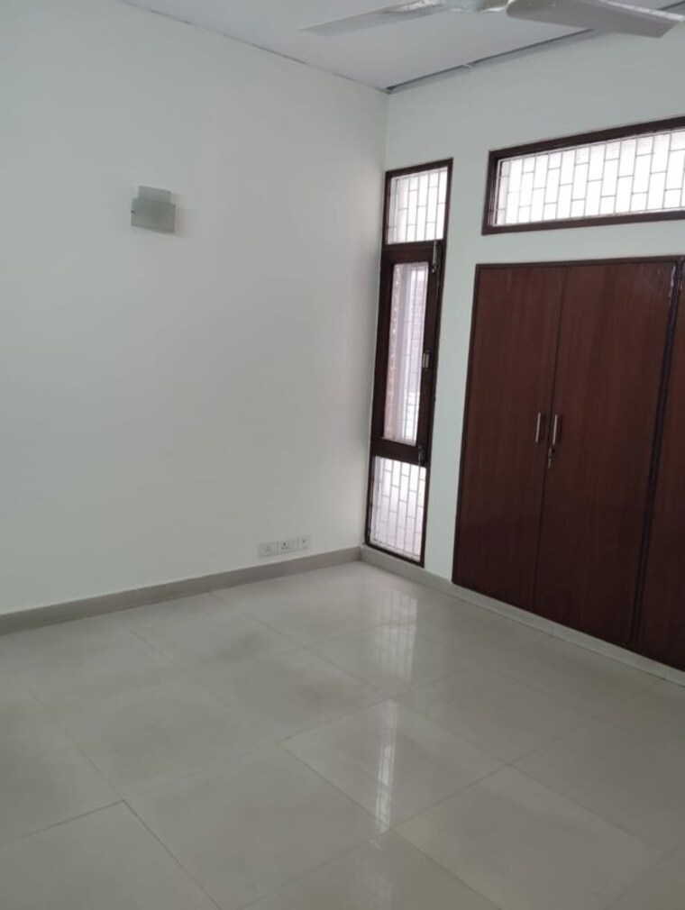 Room, safdarjung enclave 3.5 Bedroom 2500 Sq.Ft. Builder Floor In Safdarjung Enclave Delhi 10396927