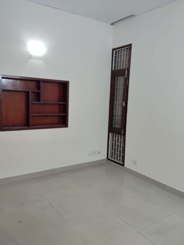 Room, safdarjung enclave 3.5 Bedroom 2500 Sq.Ft. Builder Floor In Safdarjung Enclave Delhi 10396927