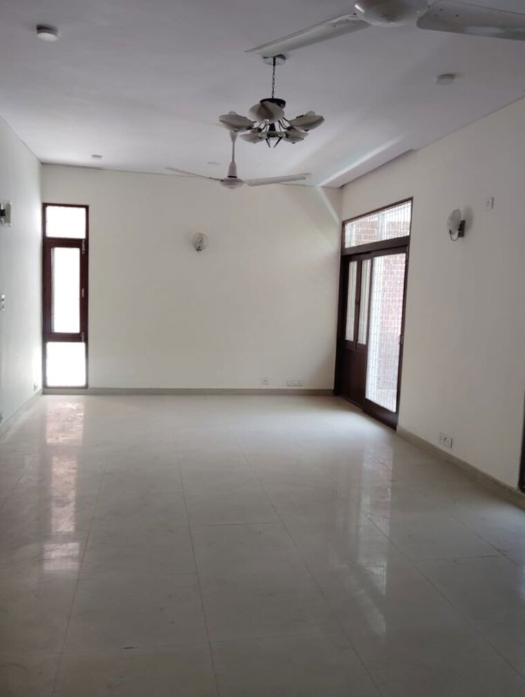 Room, safdarjung enclave 3.5 Bedroom 2500 Sq.Ft. Builder Floor In Safdarjung Enclave Delhi 10396927