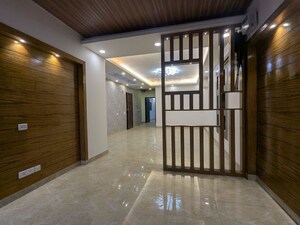 Room in 3 BHK Builder Floor at Amolik Aster Woods, Sector 98 – for Sale