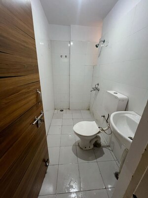 Bathroom in 3.5 BHK Apartment at Amolik Aster Woods, Sector 98 – for Sale