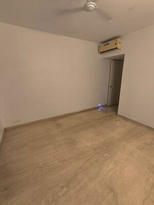 Room in 5 BHK Apartment at Imperial Heights Goregaon West, Goregaon West – for Rent