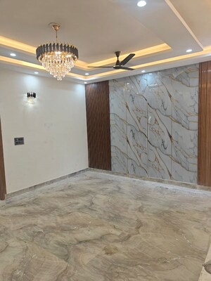 Room in 4 BHK Builder Floor at Green Fields Colony – for Rent