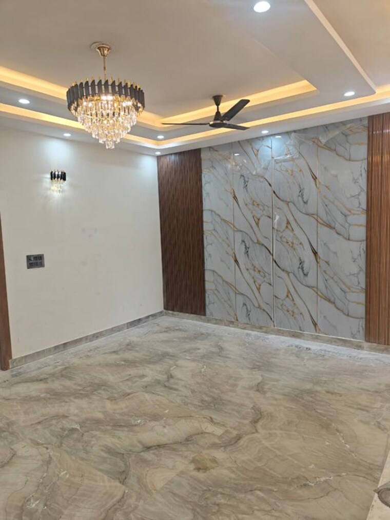Room, green fields colony 4 Bedroom 354 Sq.Yd. Builder Floor In Green Fields Colony Faridabad 10396983
