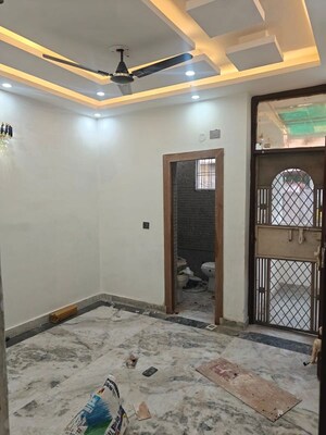 Room in 4 BHK Builder Floor at Green Fields Colony – for Rent