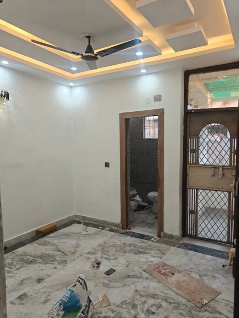 Room, green fields colony 4 Bedroom 354 Sq.Yd. Builder Floor In Green Fields Colony Faridabad 10396983