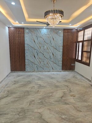 Room in 4 BHK Builder Floor at Green Fields Colony – for Rent
