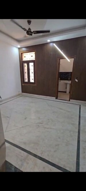 Room in 3 BHK Builder Floor at Green Fields Colony – for Rent