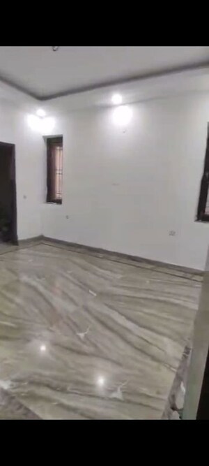 Room in 3 BHK Builder Floor at Green Fields Colony – for Rent