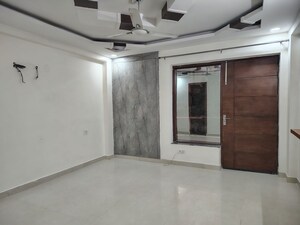 Room in 3 BHK Builder Floor at Green Fields Colony – for Rent