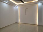 3 BHK + Pooja Room,Servant Room 350 Sq.Yd. Builder Floor in Green Fields Colony