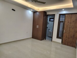 Room in 3 BHK Builder Floor at Green Fields Colony – for Rent