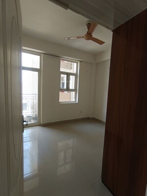Room in 2 BHK Apartment at Shree Vardhman Mantra, Sector 67 – for Rent