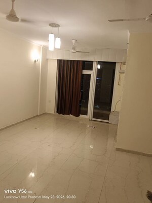 Room in 3 BHK Apartment at Omaxe The Palace, Gomti Nagar – for Rent