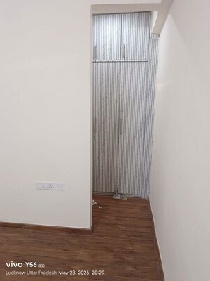 Room in 3 BHK Apartment at Omaxe The Palace, Gomti Nagar – for Rent