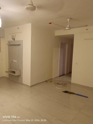 Room in 3 BHK Apartment at Omaxe The Palace, Gomti Nagar – for Rent