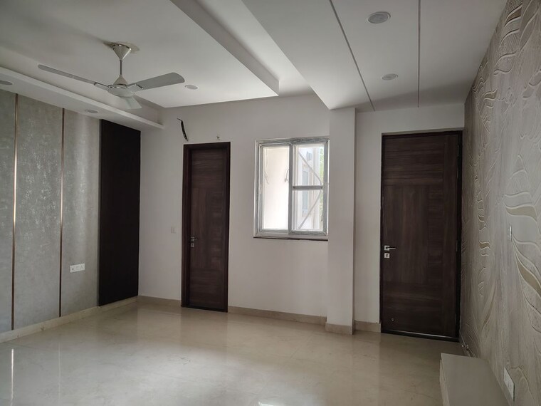 Room, green fields colony 4 Bedroom 280 Sq.Yd. Builder Floor In Green Fields Colony Faridabad 10397062