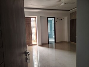 Building Lobby in 4 BHK Builder Floor at Green Fields Colony – for Rent