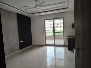 Room in 4 BHK Builder Floor at Green Fields Colony – for Rent