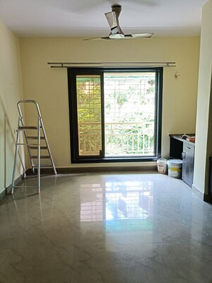 Room in 2 BHK Apartment at Chavandai Residency II, Kalwa – for Rent