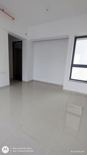 Room in 2 BHK Apartment at Kalpataru Immensa B, Kolshet Road – for Rent