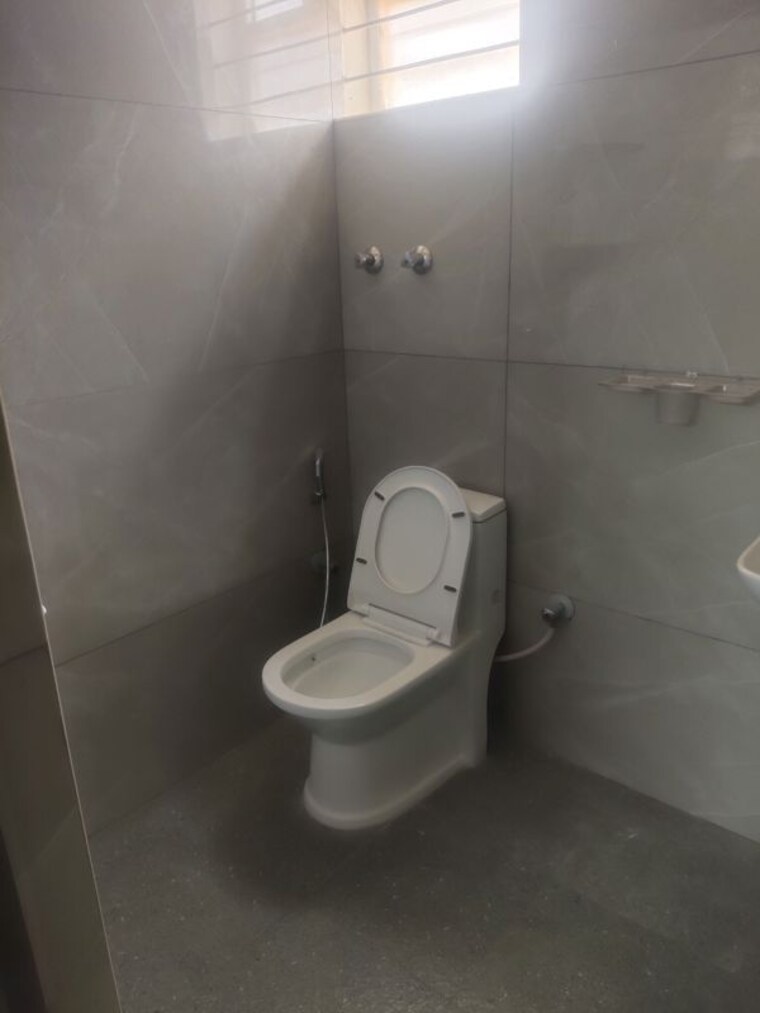 Bathroom, keerthana-residency 1 Bedroom 550 Sq.Ft. Apartment In Kadubeesanahalli Bangalore 10396865