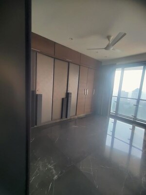 Room in 4 BHK Apartment at Kalpataru Horizon, Worli – for Sale