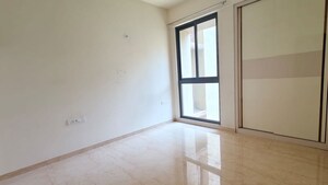 Room in 2 BHK Apartment at Lodha Sterling, Kolshet Road – for Rent