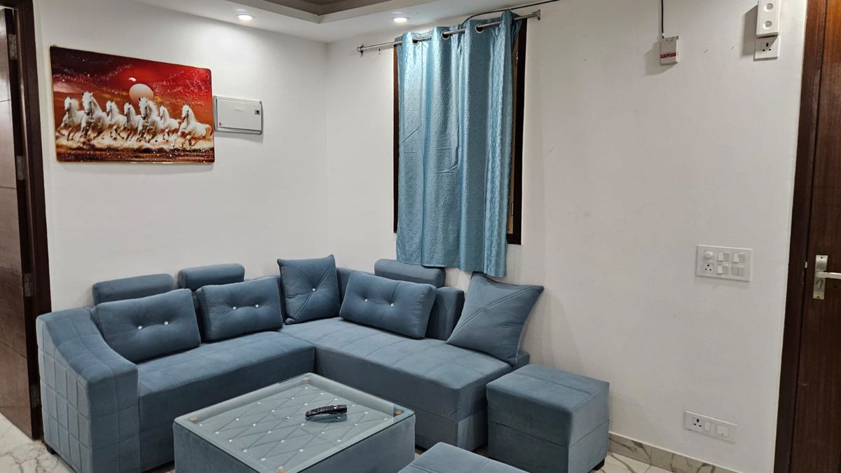 2 BHK Builder Floor For Rent in Saket