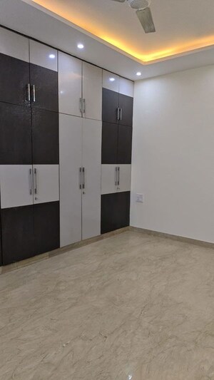 Room in 3 BHK Builder Floor at Rohini Sector 18 – for Rent