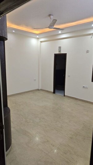Room in 3 BHK Builder Floor at Rohini Sector 18 – for Rent