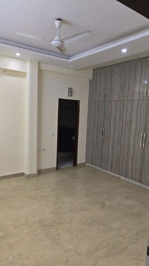 Room in 3 BHK Builder Floor at Rohini Sector 18 – for Rent