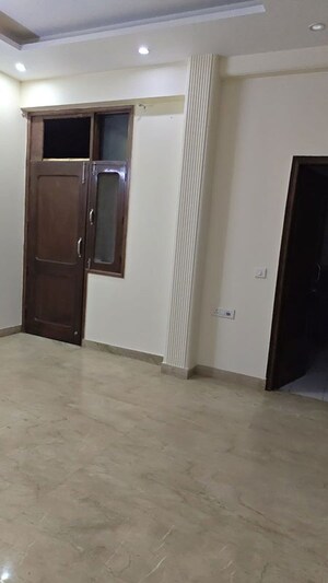 Room in 3 BHK Builder Floor at Rohini Sector 18 – for Rent