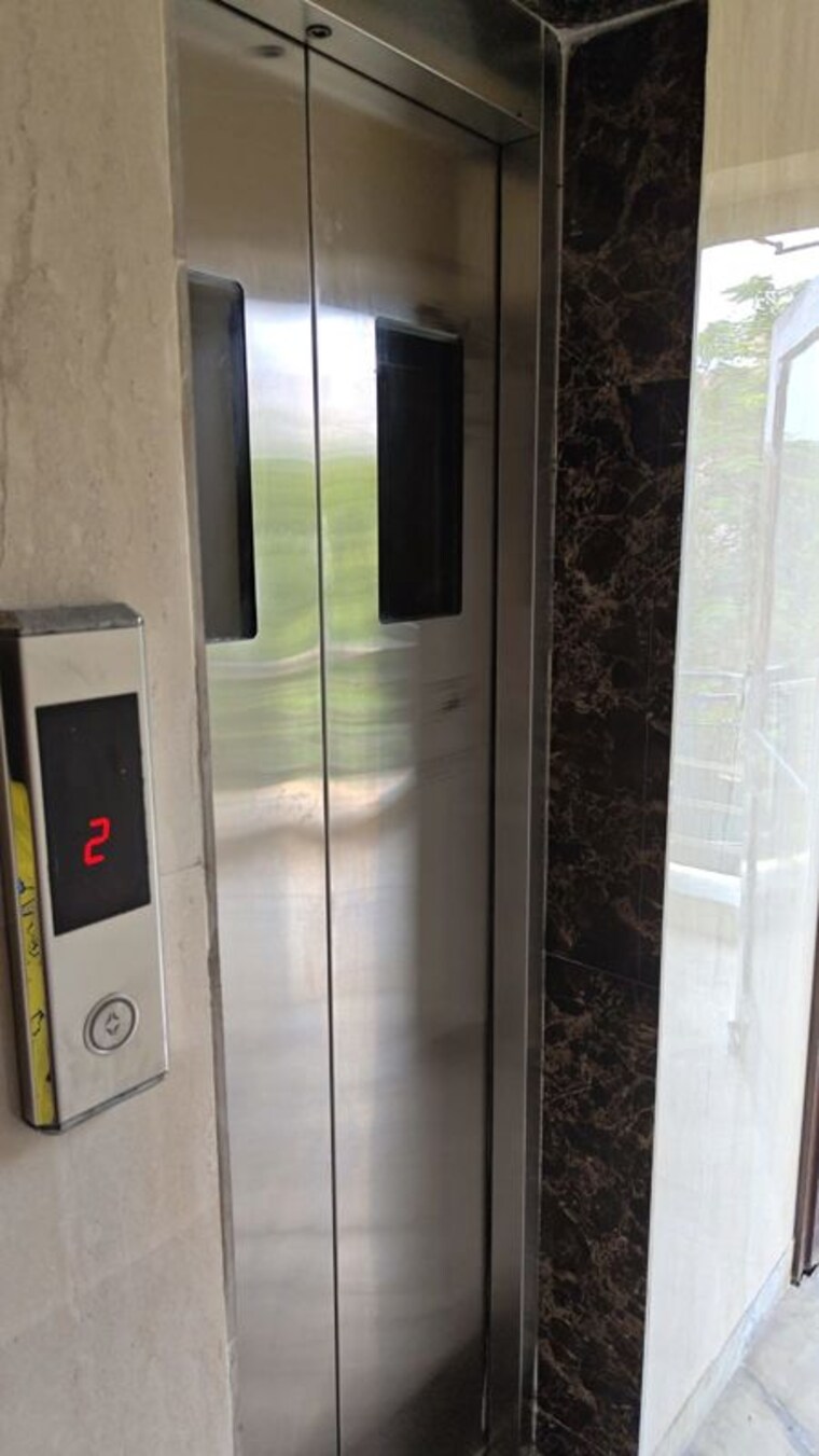 Bathroom, rohini sector 18 3 Bedroom 2200 Sq.Ft. Builder Floor In Rohini Sector 18 Delhi 10397160