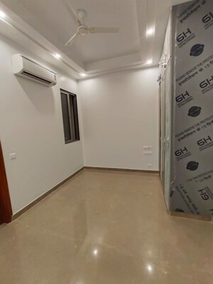 Room in 4 BHK Builder Floor at Greater Kailash ii – for Rent
