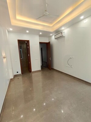 Room in 4 BHK Builder Floor at Greater Kailash ii – for Rent