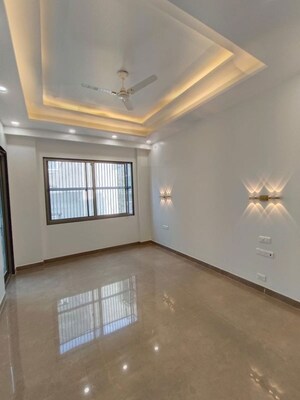 Room in 4 BHK Builder Floor at Greater Kailash ii – for Rent