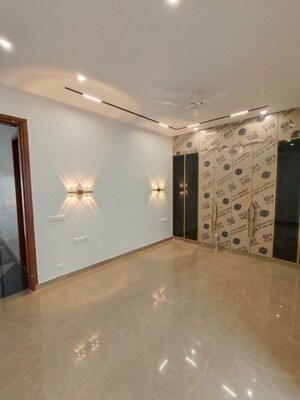 Room in 4 BHK Builder Floor at Greater Kailash ii – for Rent
