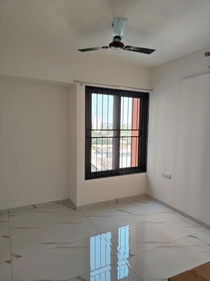 Room in 2.5 BHK Apartment at Kohinoor Sapphire 3, Tathawade – for Rent