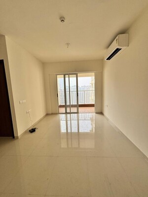 Room in 2 BHK Apartment at Lodha Amara, Kolshet Road – for Sale