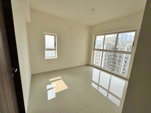 Room in 2 BHK Apartment at Lodha Amara, Kolshet Road – for Sale