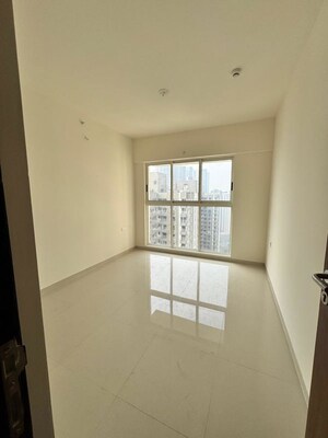 Room in 2 BHK Apartment at Lodha Amara, Kolshet Road – for Sale