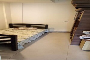 Furnished Amenities in 2.5 BHK Apartment at Andheri West – for Rent