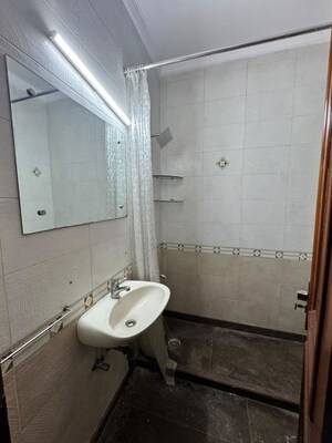 Bathroom in 1 BHK Builder Floor at Sector 30 – for Rent