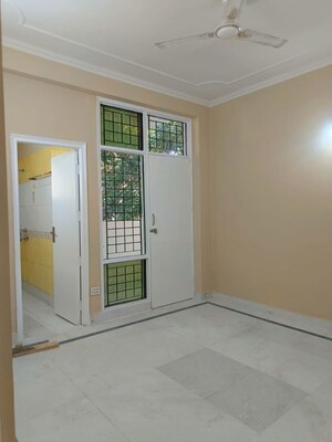 Room in 2 BHK Builder Floor at S S Southend, Sector 49 – for Rent